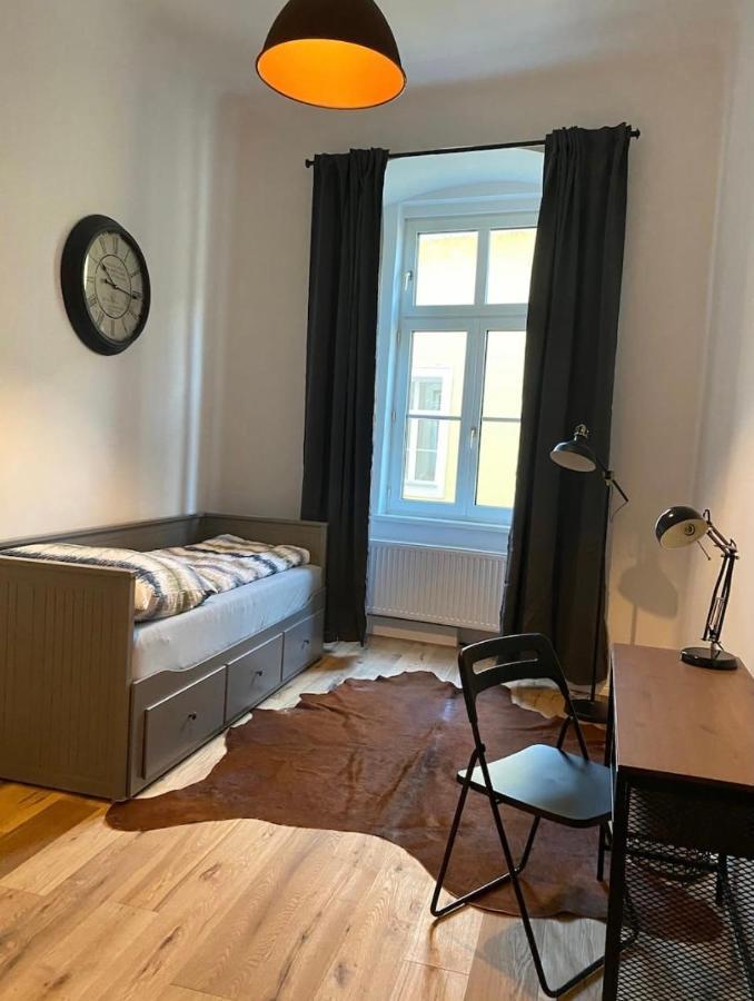 Industrial Apartment Schlossberg Linz Bagian luar foto