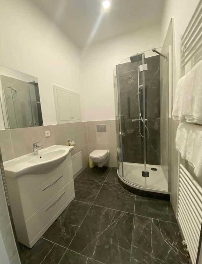 Industrial Apartment Schlossberg Linz Bagian luar foto