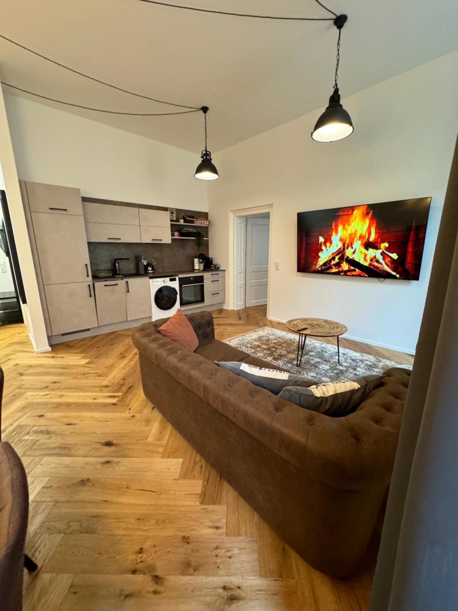 Industrial Apartment Schlossberg Linz Bagian luar foto