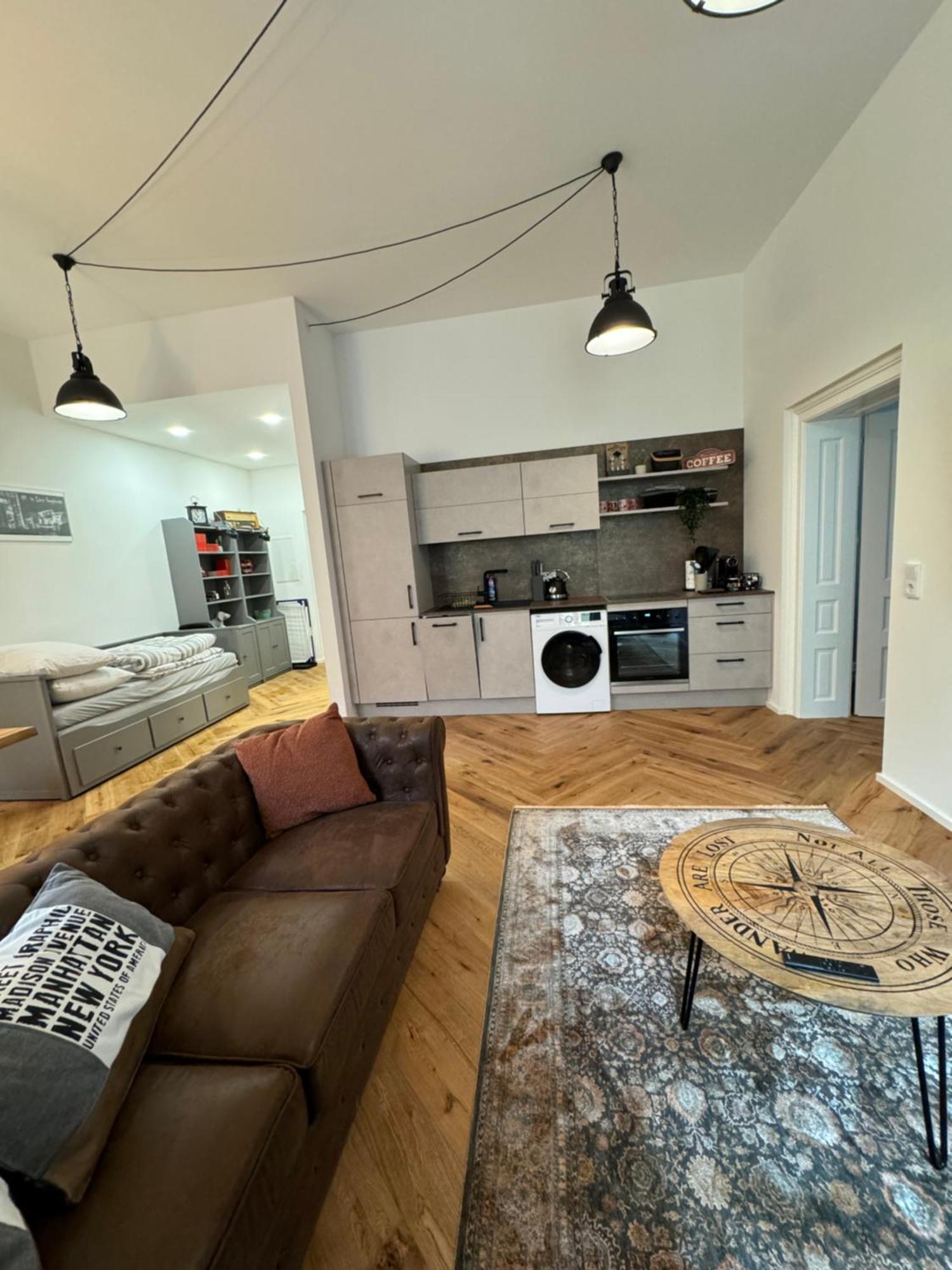 Industrial Apartment Schlossberg Linz Bagian luar foto